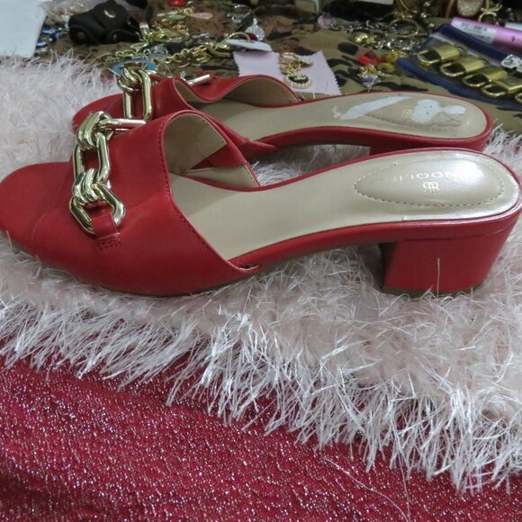 BOGO Bandolino Red Leather Gold Chain Embellished Chunky Heeled Mule Sandal sz 6 - Picture 1 of 13